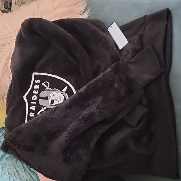 Los Angeles Raiders super soft fluff pullover.  TOUCH stadium size XL. New - Picture 6 of 6